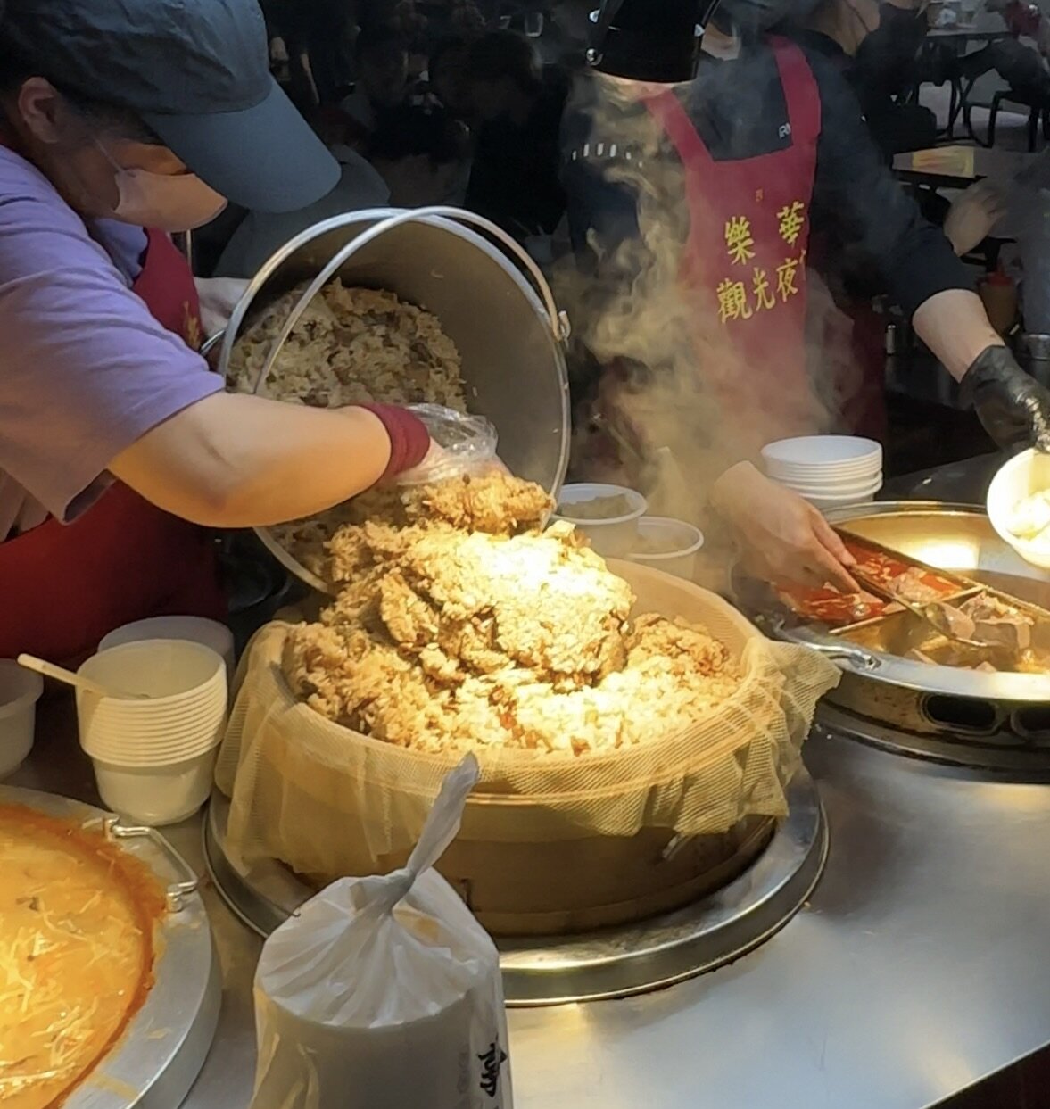 永和推薦 郭記麻辣臭豆腐|樂華夜市必吃美食 爆汁豆腐配Q彈鴨血招牌油飯 (附菜單價錢) @珮蒂的味蕾日記 永和推薦 郭記麻辣臭豆腐|樂華夜市必吃美食 爆汁豆腐配Q彈鴨血招牌油飯 (附菜單價錢) @珮蒂的味蕾日記