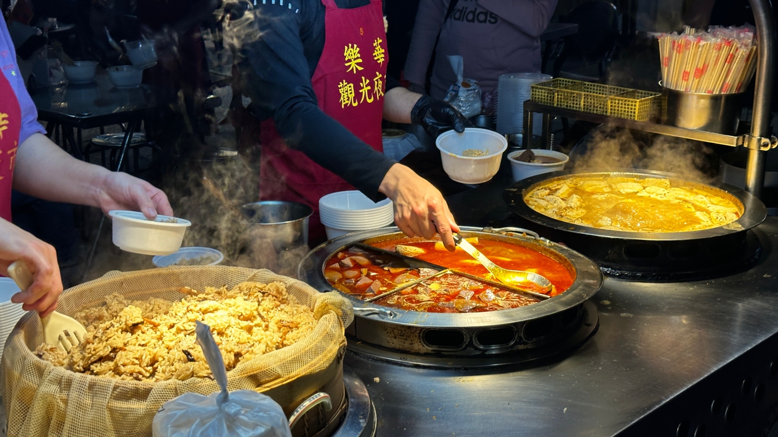 永和推薦 郭記麻辣臭豆腐|樂華夜市必吃美食 爆汁豆腐配Q彈鴨血招牌油飯 (附菜單價錢) @珮蒂的味蕾日記 永和推薦 郭記麻辣臭豆腐|樂華夜市必吃美食 爆汁豆腐配Q彈鴨血招牌油飯 (附菜單價錢) @珮蒂的味蕾日記