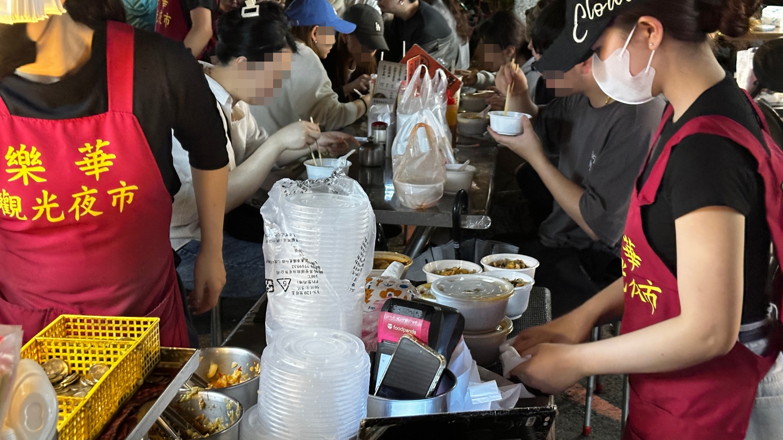 永和推薦 郭記麻辣臭豆腐|樂華夜市必吃美食 爆汁豆腐配Q彈鴨血招牌油飯 (附菜單價錢) @珮蒂的味蕾日記 永和推薦 郭記麻辣臭豆腐|樂華夜市必吃美食 爆汁豆腐配Q彈鴨血招牌油飯 (附菜單價錢) @珮蒂的味蕾日記