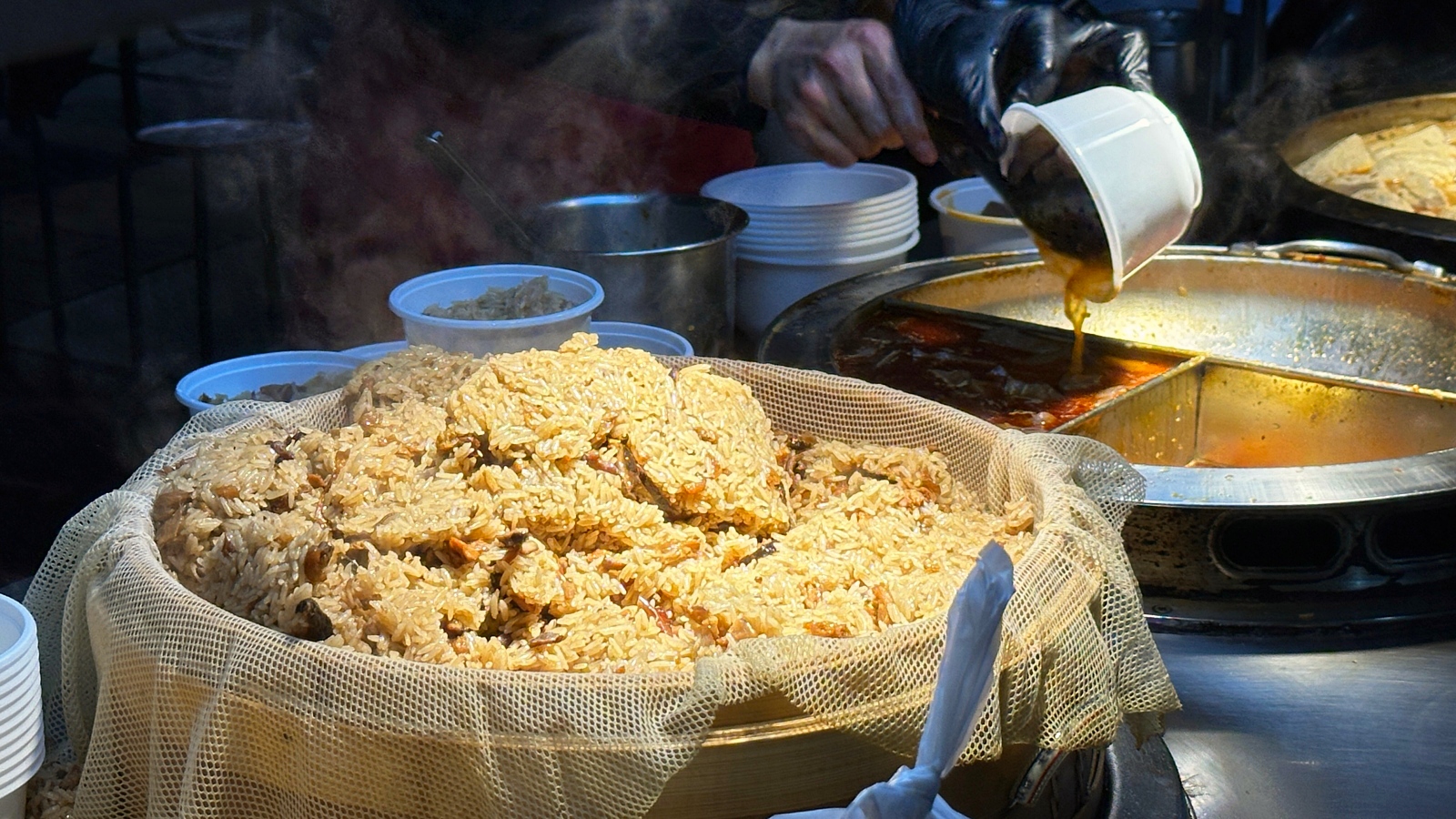 永和推薦 郭記麻辣臭豆腐|樂華夜市必吃美食 爆汁豆腐配Q彈鴨血招牌油飯 (附菜單價錢) @珮蒂的味蕾日記 永和推薦 郭記麻辣臭豆腐|樂華夜市必吃美食 爆汁豆腐配Q彈鴨血招牌油飯 (附菜單價錢) @珮蒂的味蕾日記