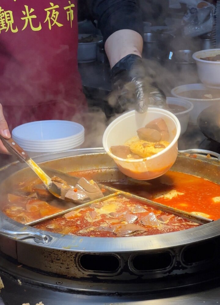 永和推薦 郭記麻辣臭豆腐|樂華夜市必吃美食 爆汁豆腐配Q彈鴨血招牌油飯 (附菜單價錢) @珮蒂的味蕾日記 永和推薦 郭記麻辣臭豆腐|樂華夜市必吃美食 爆汁豆腐配Q彈鴨血招牌油飯 (附菜單價錢) @珮蒂的味蕾日記