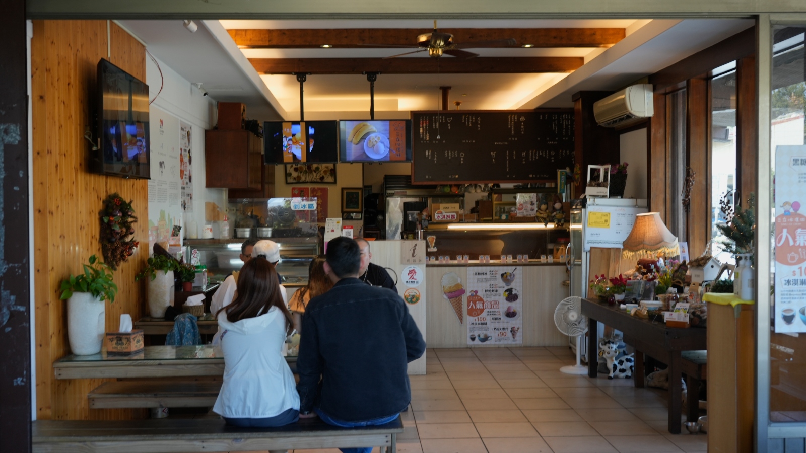 鳳林美食 三立冰淇淋 | 花蓮必吃 縱谷線最強冰淇淋!洛神、季節限定芒果,在地人的消暑祕境(含停車資訊/菜單) @珮蒂的味蕾日記