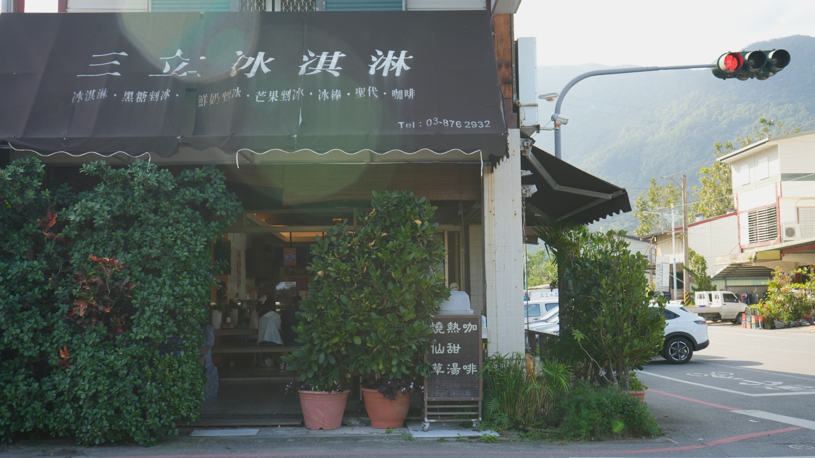 鳳林美食 三立冰淇淋 | 花蓮必吃 縱谷線最強冰淇淋!洛神、季節限定芒果,在地人的消暑祕境(含停車資訊/菜單) @珮蒂的味蕾日記