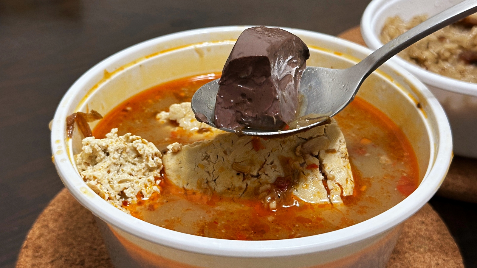 永和推薦 郭記麻辣臭豆腐|樂華夜市必吃美食 爆汁豆腐配Q彈鴨血招牌油飯 (附菜單價錢) @珮蒂的味蕾日記 永和推薦 郭記麻辣臭豆腐|樂華夜市必吃美食 爆汁豆腐配Q彈鴨血招牌油飯 (附菜單價錢) @珮蒂的味蕾日記