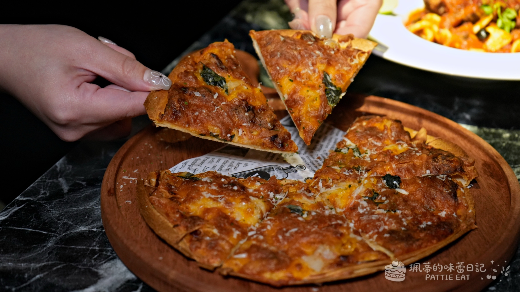 大安區餐酒館 童裏心柑仔店｜忠孝敦化餐酒館推薦 童趣懷舊機關酒吧 壽星免費送香檳桶 內附最新菜單 @珮蒂的味蕾日記