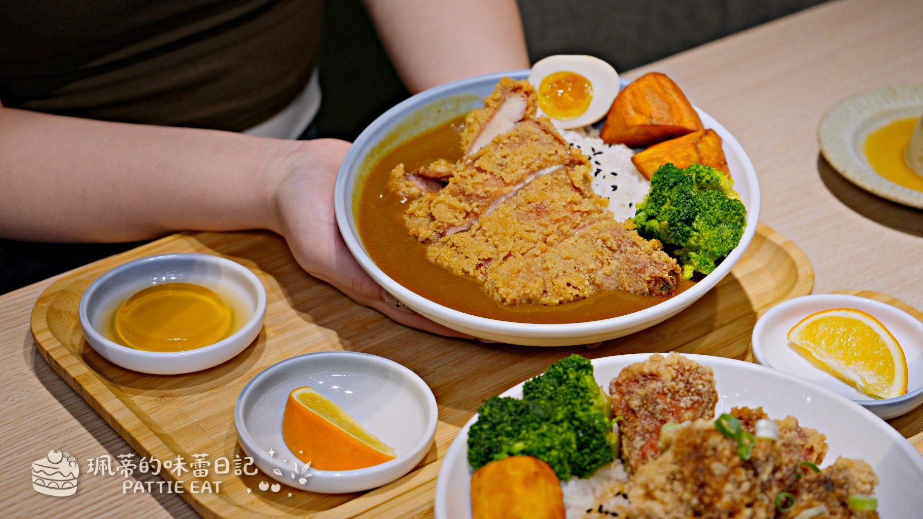 板橋美食推薦 任風咖哩｜加飯加醬免費 最低 160 元吃到飽 Google 4.7 星高評價 必點炸雞腿 含菜單價格 @珮蒂的味蕾日記