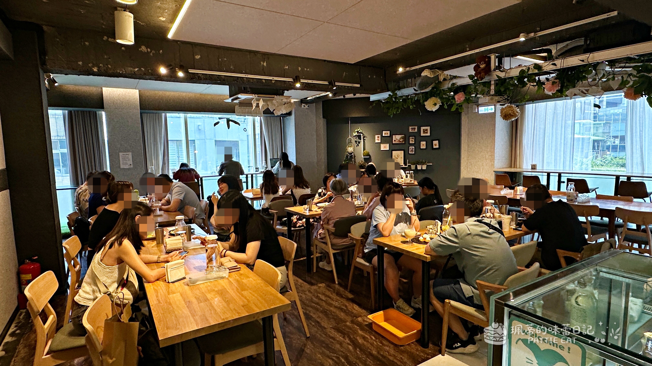 西門咖啡廳推薦 樂野食｜西門人氣早午餐咖啡廳 超好吃義大利麵 牽絲麻糬鬆餅 寵物友善餐廳 @珮蒂的味蕾日記