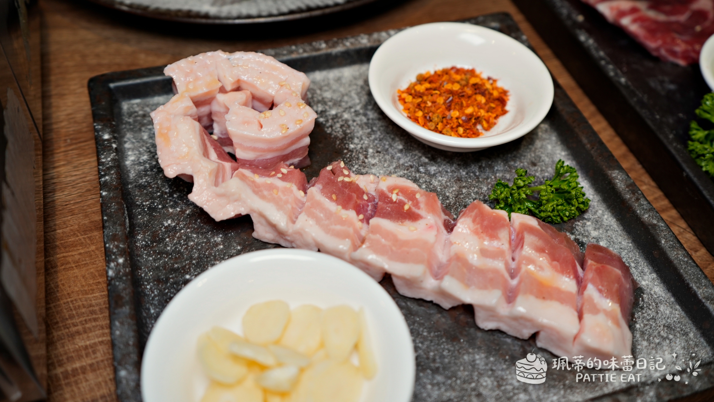 板橋美食 猴子燒肉｜板橋必吃高CP值燒肉 16道雙人和牛套餐 平價又大份量 聚餐慶生餐廳推薦 @珮蒂的味蕾日記