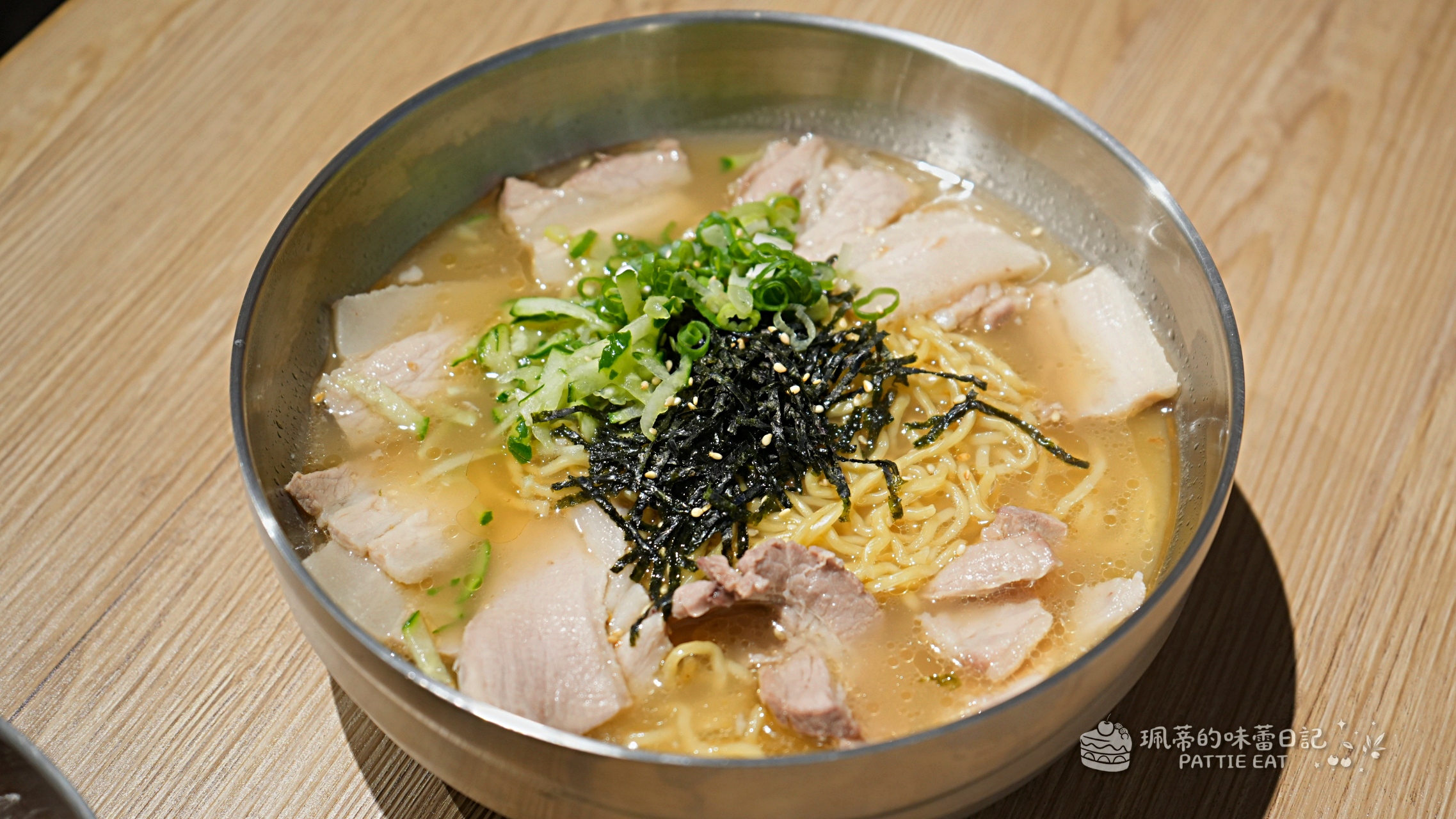 中和美食推薦 釜山飛豬 韓國豬肉麵專賣｜景安捷運站新開幕韓式料理  中和宵夜新選擇 @珮蒂的味蕾日記