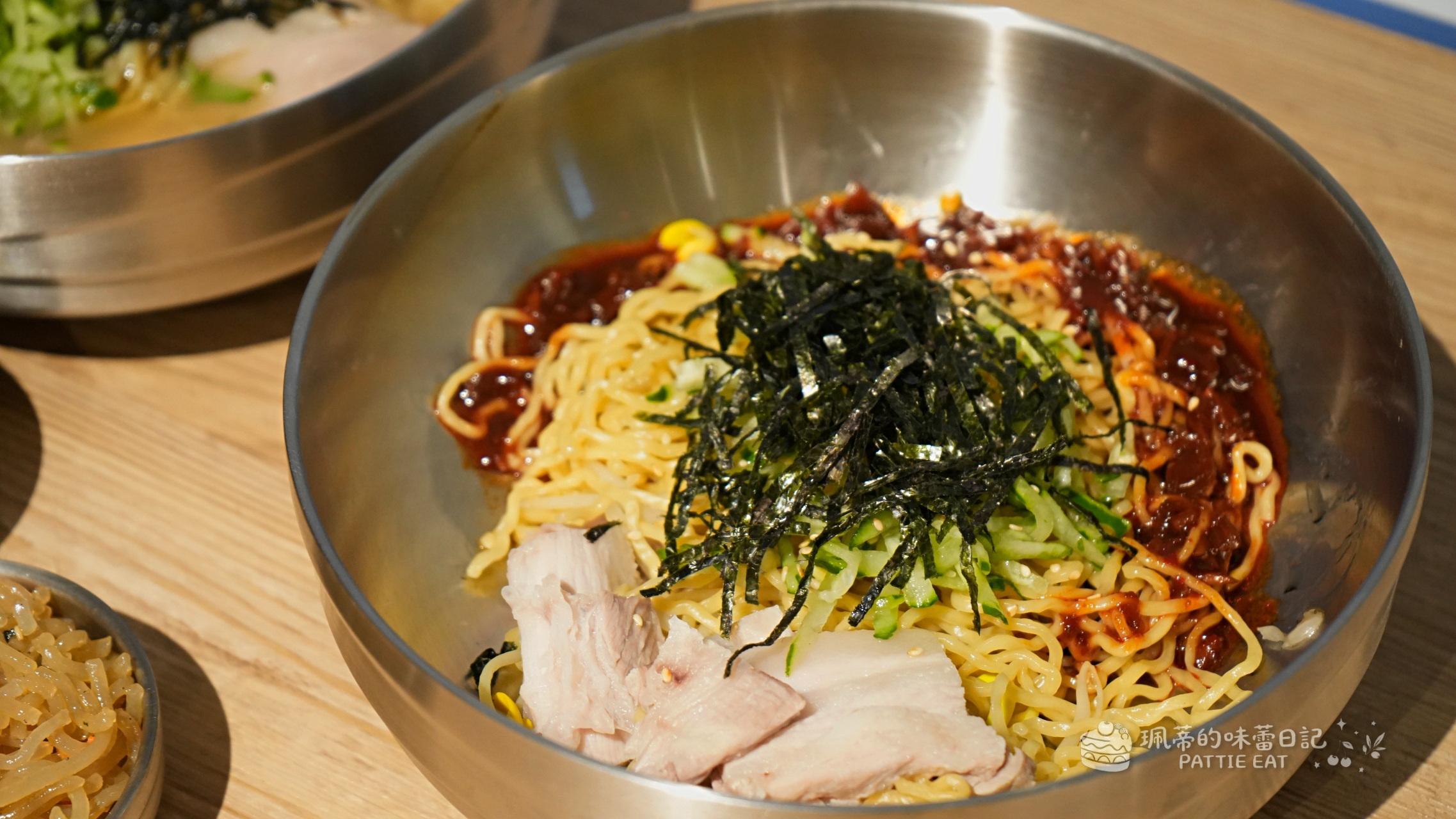中和美食推薦 釜山飛豬 韓國豬肉麵專賣｜景安捷運站新開幕韓式料理  中和宵夜新選擇 @珮蒂的味蕾日記