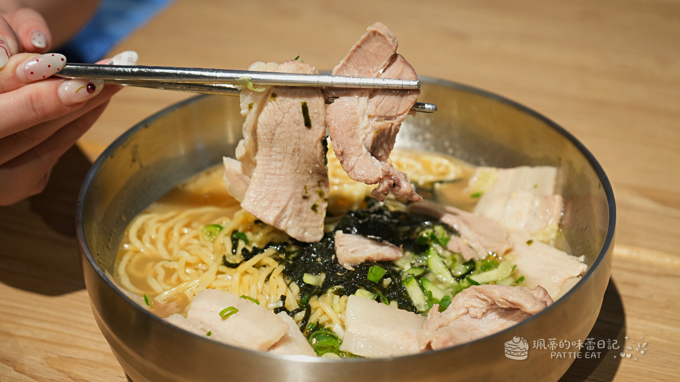 中和美食推薦 釜山飛豬 韓國豬肉麵專賣｜景安捷運站新開幕韓式料理  中和宵夜新選擇 @珮蒂的味蕾日記