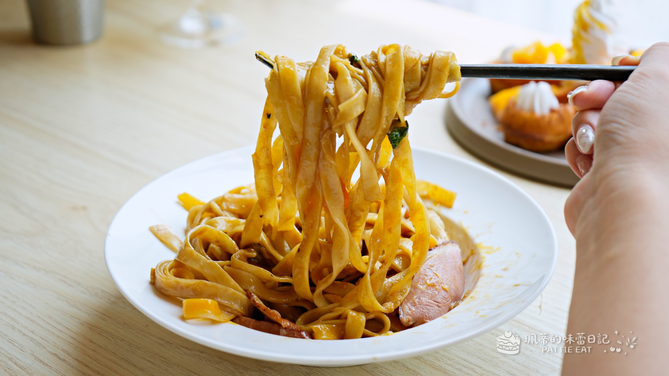 西門咖啡廳推薦 樂野食｜西門人氣早午餐咖啡廳 超好吃義大利麵 牽絲麻糬鬆餅 寵物友善餐廳 @珮蒂的味蕾日記