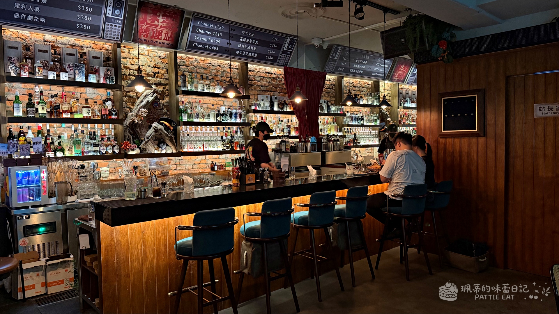 中山站美食推薦 逐愛轉運站｜適合約會慶生的復古閣樓餐廳 餐酒館 內附最新菜單 @珮蒂的味蕾日記