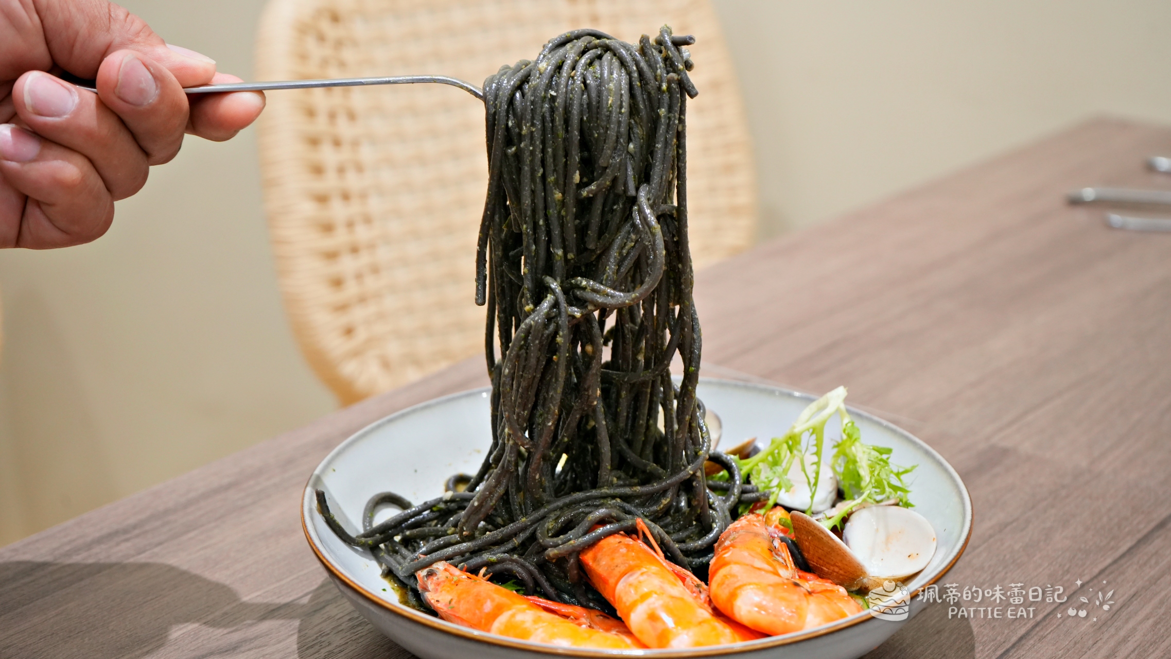 基隆美食推薦 美有計劃Cafe｜正濱漁港彩虹屋旁 首創會牽絲的水果舒芙蕾 早午餐也非常美味 @珮蒂的味蕾日記