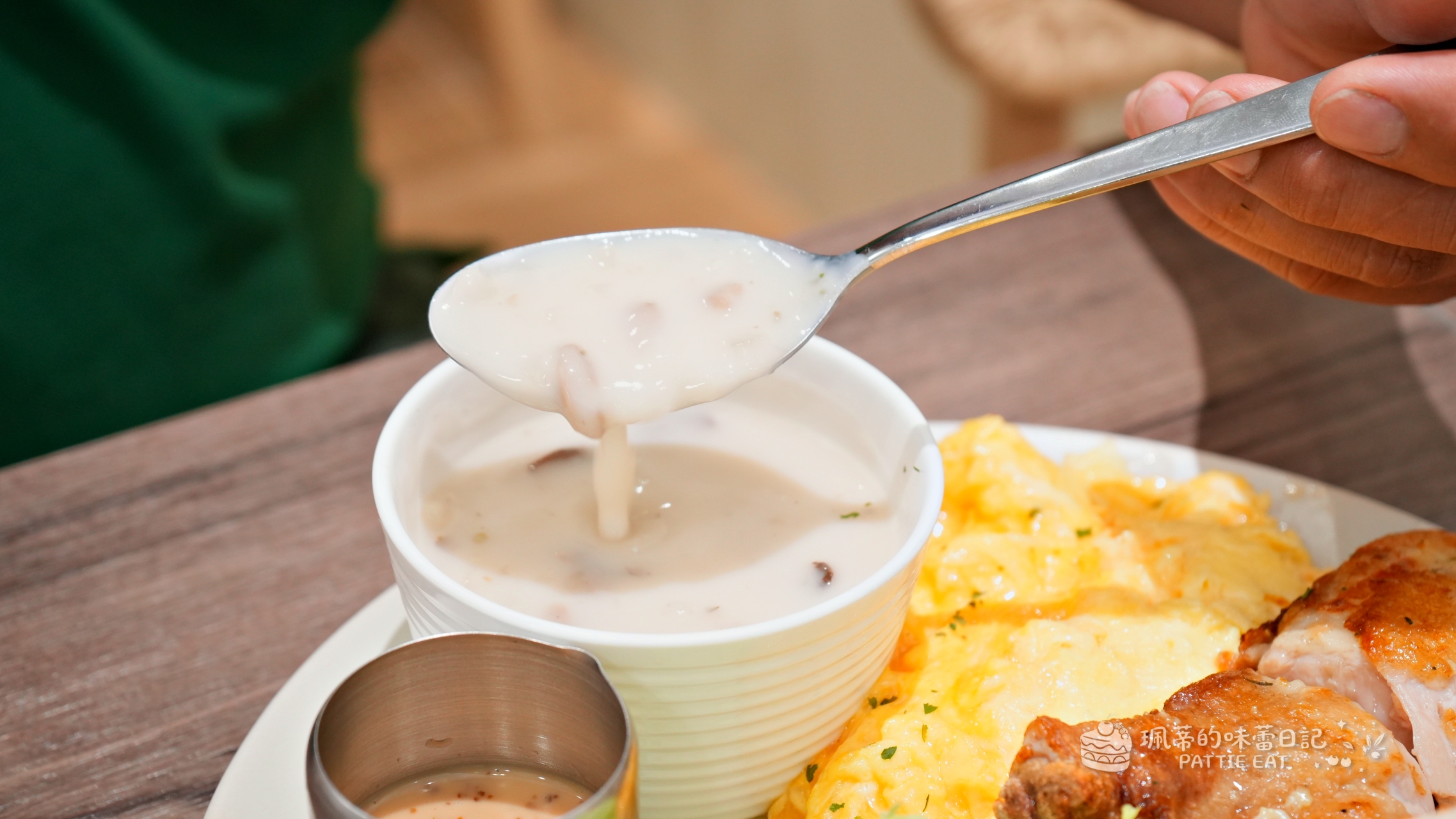 基隆美食推薦 美有計劃Cafe｜正濱漁港彩虹屋旁 首創會牽絲的水果舒芙蕾 早午餐也非常美味 @珮蒂的味蕾日記