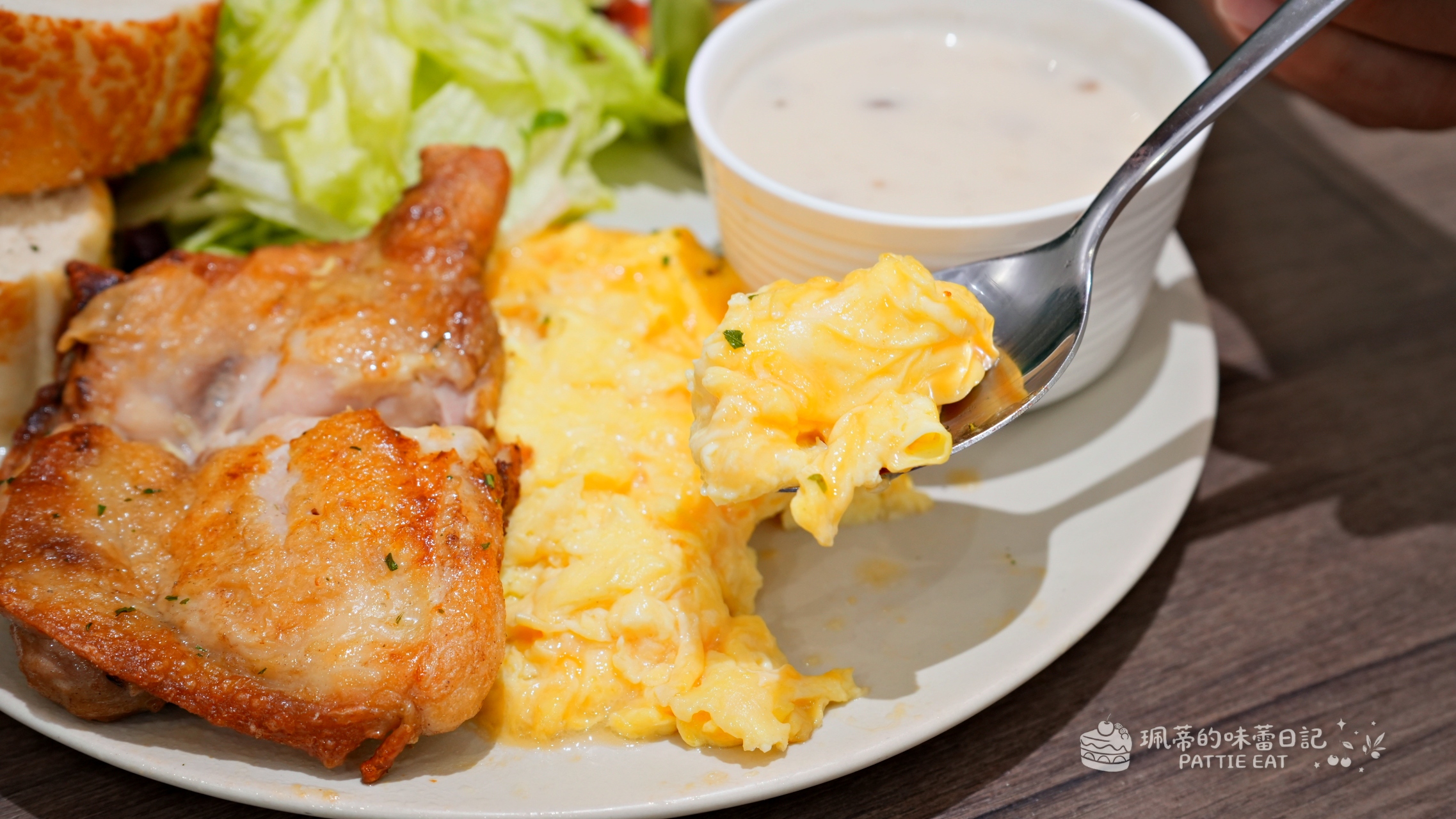 基隆美食推薦 美有計劃Cafe｜正濱漁港彩虹屋旁 首創會牽絲的水果舒芙蕾 早午餐也非常美味 @珮蒂的味蕾日記
