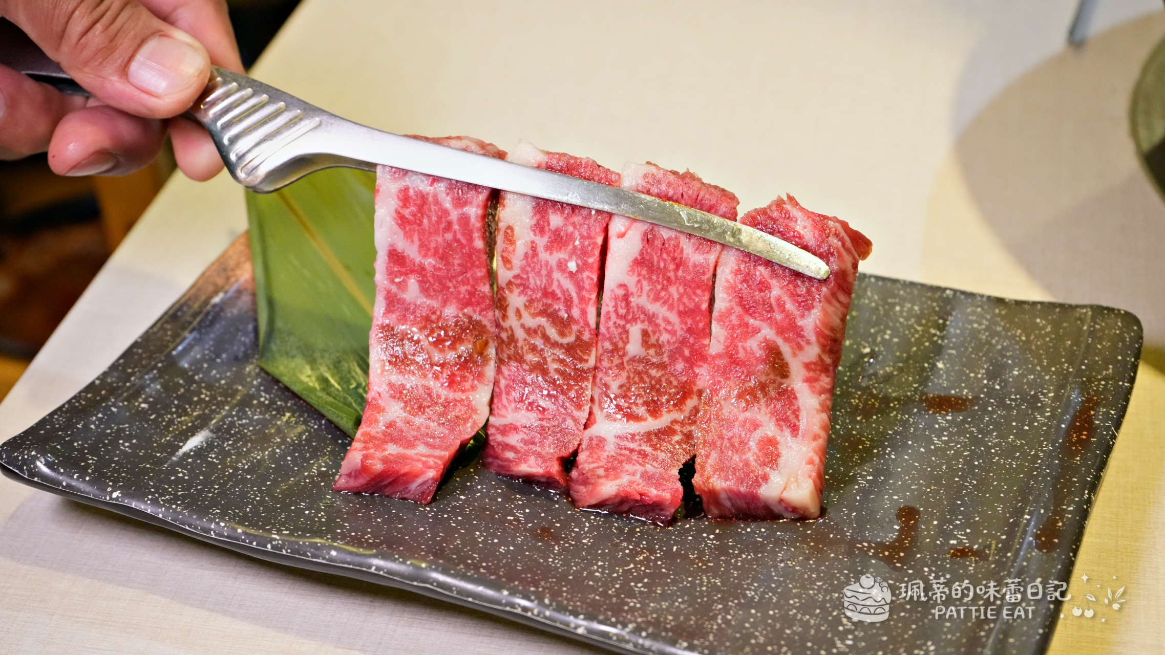 新莊美食推薦 饞饞燒肉｜不用1500就能A5和牛吃到飽 輔大捷運站平價火烤兩吃到飽 內附最新菜單 @珮蒂的味蕾日記