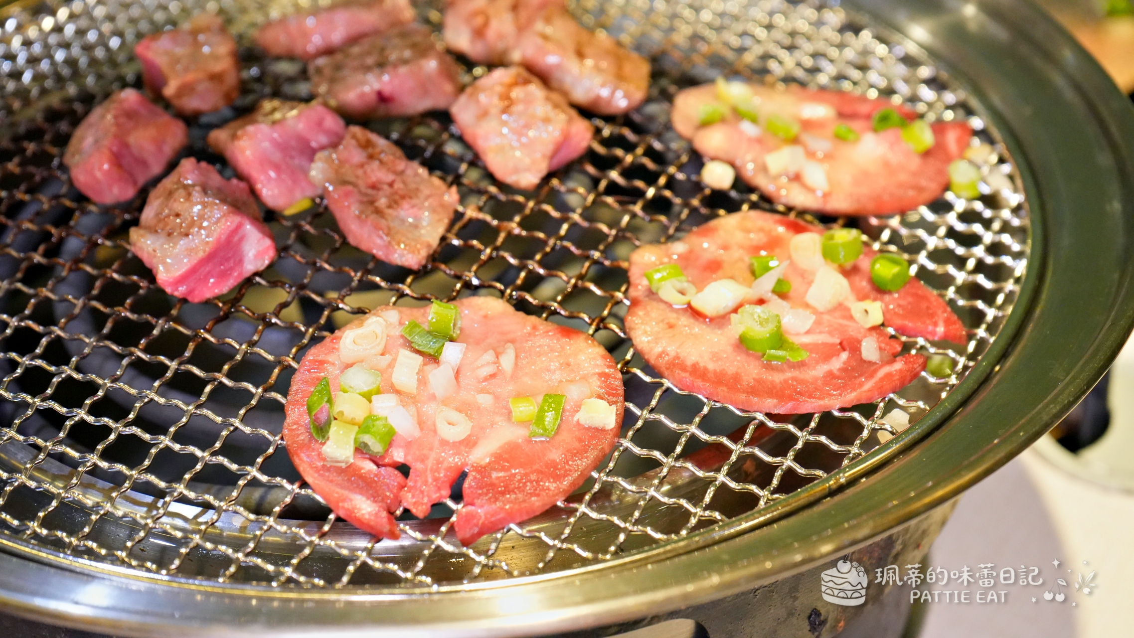 新莊美食推薦 饞饞燒肉｜不用1500就能A5和牛吃到飽 輔大捷運站平價火烤兩吃到飽 內附最新菜單 @珮蒂的味蕾日記
