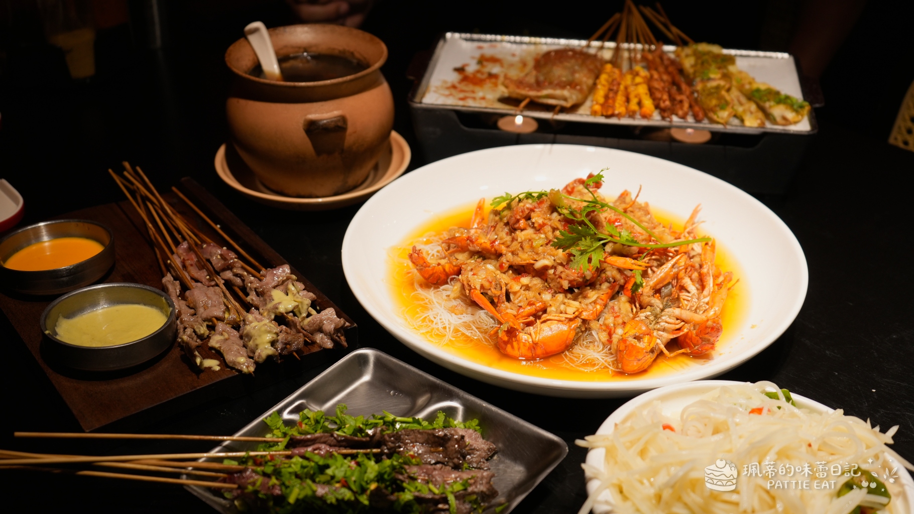 台北東區美食 川火成都燒烤|大安區 忠孝敦化聚餐餐廳推薦!必點蒜香小龍蝦、香菜牛肉串與道地烤芍皮 附完整菜單價格 @珮蒂的味蕾日記