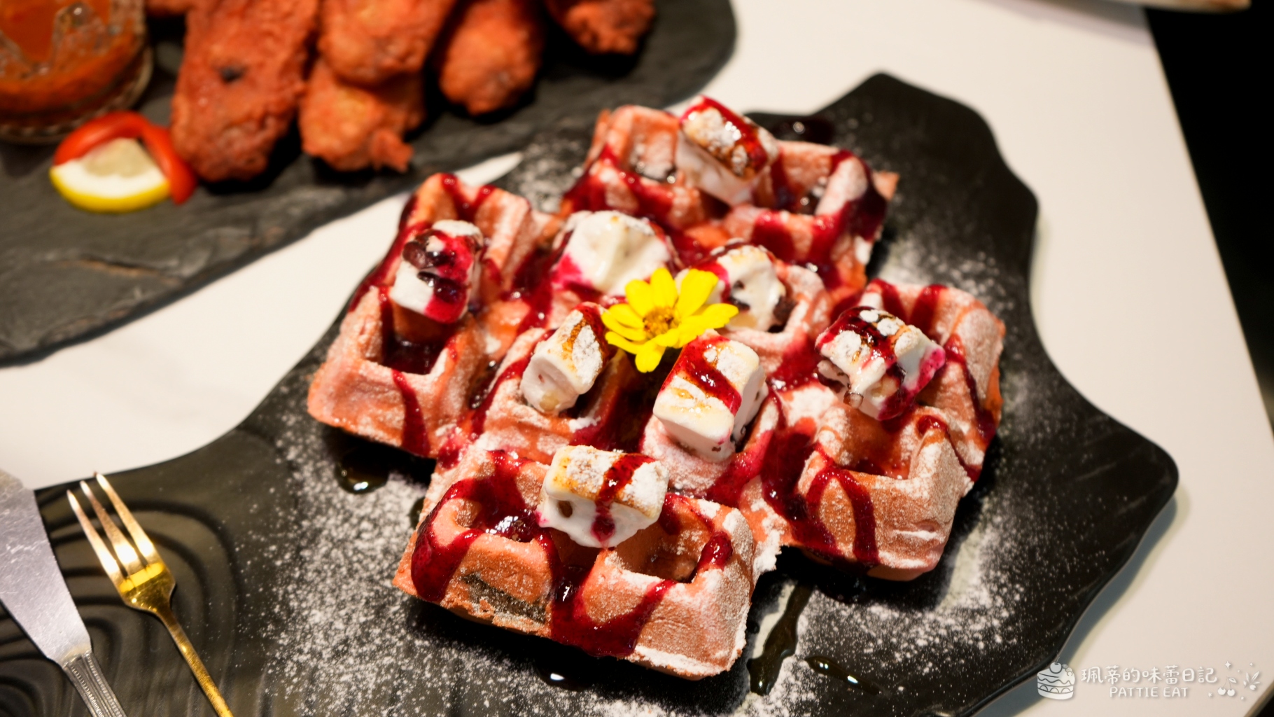 台北中山區美食推薦 赤雞人間餐酒館CHIJI SPACE Bistro｜白天咖啡廳夜間餐酒館！捷運行天宮站5分鐘 @珮蒂的味蕾日記