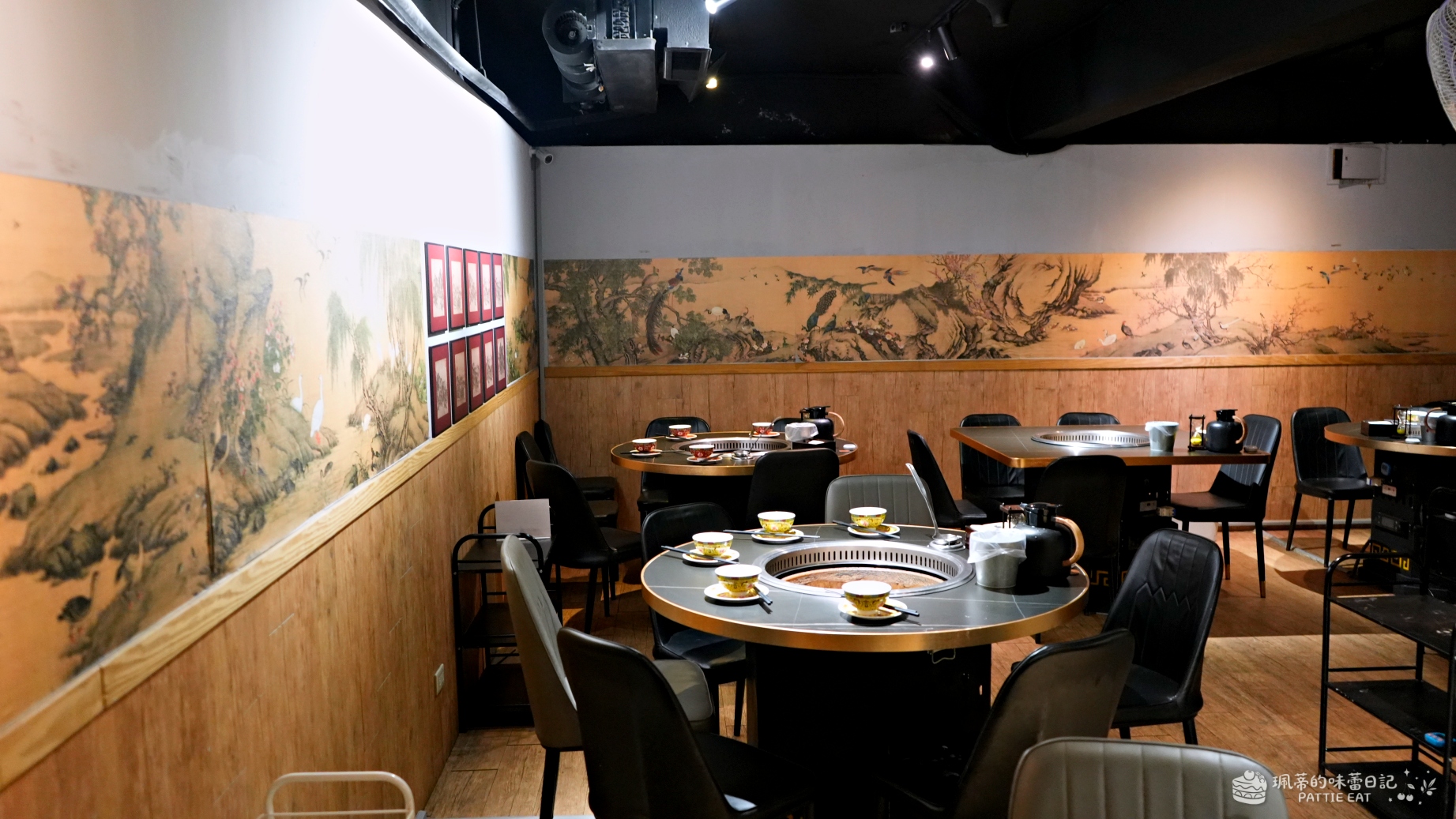 台北松山區美食推薦 一號地鍋雞｜市民大道人氣餐廳 麻辣貼餅＋水果造型蒸包子超特別 內含菜單價格 @珮蒂的味蕾日記