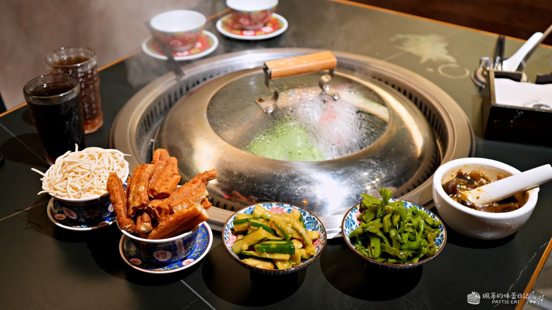 台北松山區美食推薦 一號地鍋雞|市民大道人氣餐廳 麻辣貼餅+水果造型蒸包子超特別 內含菜單價格 @珮蒂的味蕾日記 台北松山區美食推薦 一號地鍋雞|市民大道人氣餐廳 麻辣貼餅+水果造型蒸包子超特別 內含菜單價格 @珮蒂的味蕾日記