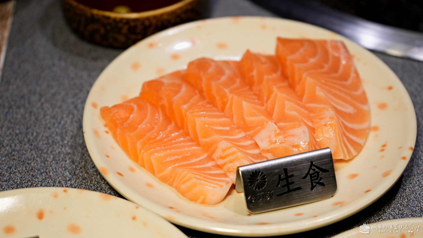 台北大安區和牛海鮮燒烤吃到飽推薦 金洹苑 KIN KAN EN｜國父紀念館站1號出口！A5日本和牛、松葉蟹、鮭魚生魚片、酷聖石及韓國飲品自助吧無限吃（含平日訂位優惠與菜單價位） @珮蒂的味蕾日記