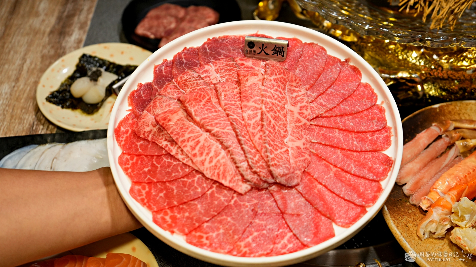 台北大安區和牛海鮮燒烤吃到飽推薦 金洹苑 KIN KAN EN｜國父紀念館站1號出口！A5日本和牛、松葉蟹、鮭魚生魚片、酷聖石及韓國飲品自助吧無限吃（含平日訂位優惠與菜單價位） @珮蒂的味蕾日記