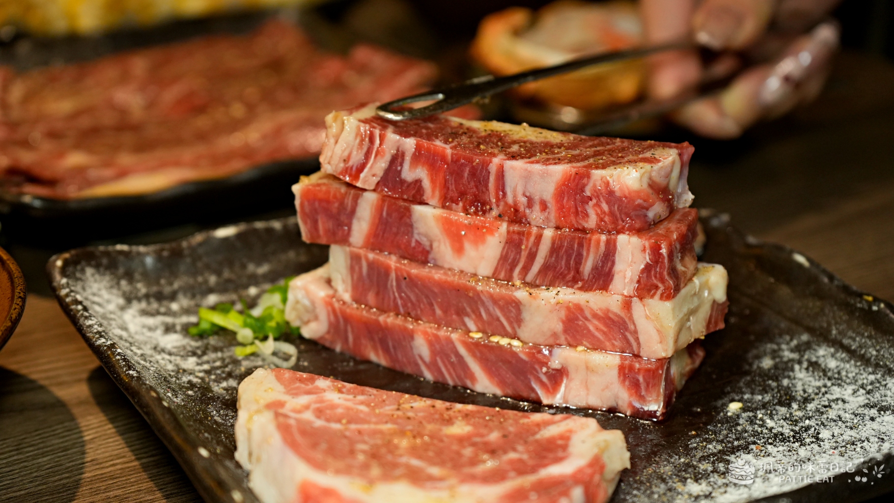 板橋聚餐餐廳推薦 胡同裏燒肉｜專人代烤燒肉！板橋文化路美食 鄰近府中、板橋捷運站（含菜單價格） @珮蒂的味蕾日記