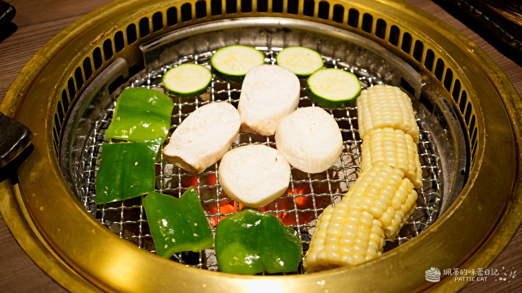 板橋聚餐餐廳推薦 胡同裏燒肉｜專人代烤燒肉！板橋文化路美食 鄰近府中、板橋捷運站（含菜單價格） @珮蒂的味蕾日記