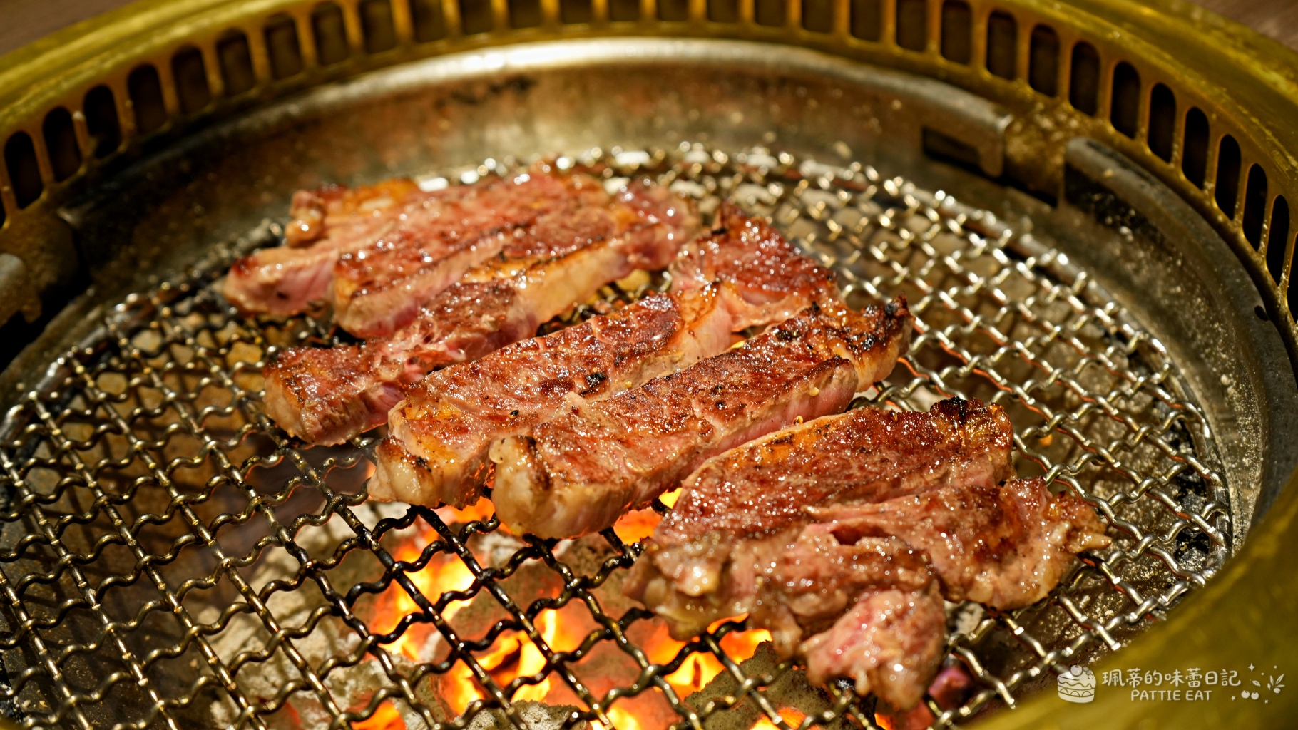 板橋聚餐餐廳推薦 胡同裏燒肉｜專人代烤燒肉！板橋文化路美食 鄰近府中、板橋捷運站（含菜單價格） @珮蒂的味蕾日記