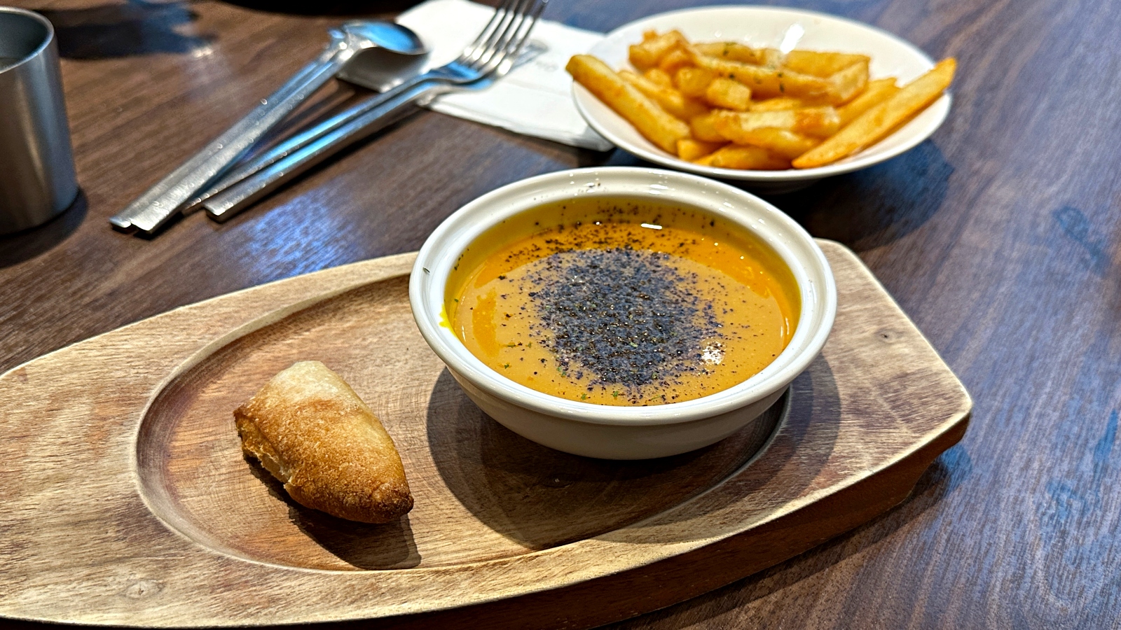 板橋蔬食 光焙若蔬食 SUN BERNO|路易莎旗下蔬食料理餐廳 美味推薦板橋車站旁聚餐首選 內附2026菜單與停車資訊 @珮蒂的味蕾日記