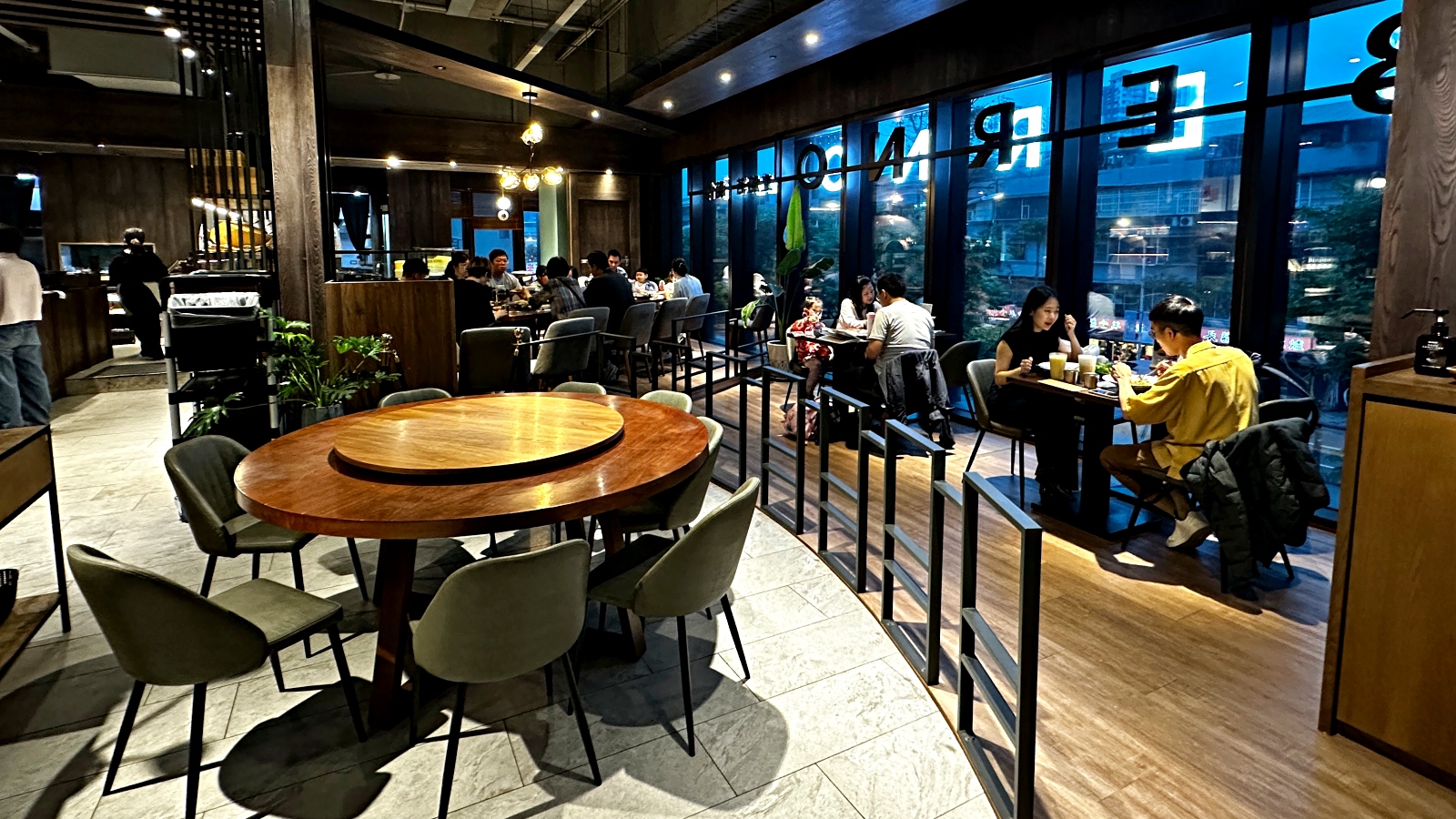 板橋蔬食 光焙若蔬食 SUN BERNO|路易莎旗下蔬食料理餐廳 美味推薦板橋車站旁聚餐首選 內附2026菜單與停車資訊 @珮蒂的味蕾日記