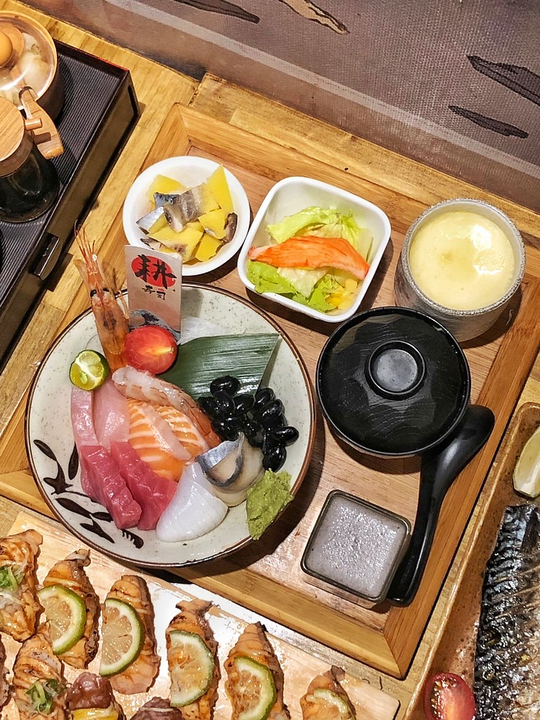 (花蓮美食 耕壽司) 人氣炙燒鮭魚 高CP值平價日本料理 深夜美食 @珮蒂的味蕾日記