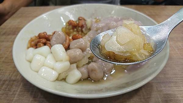 永和美食 阿爸的芋圓 | 樂華夜市蔗片冰~~ 還在吃傳統的雪花冰嗎??? 快跟上潮流吧!! @珮蒂的味蕾日記