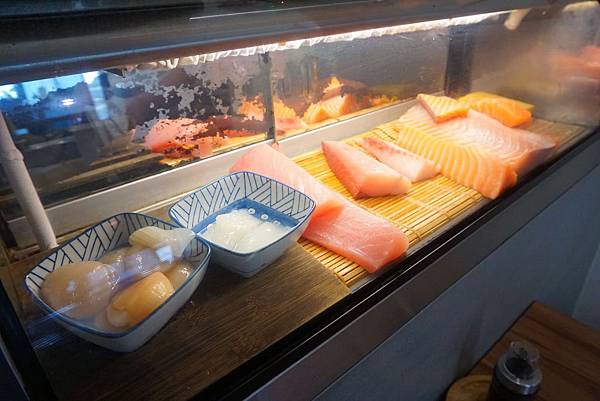 (台北美食 壽司爸)大安區捷運六張犁鮭魚井飯CP值爆表!!充滿父愛的日本料理店 @珮蒂的味蕾日記